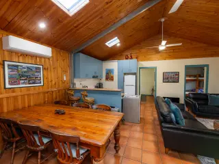 Scrbblygum Lodge dining